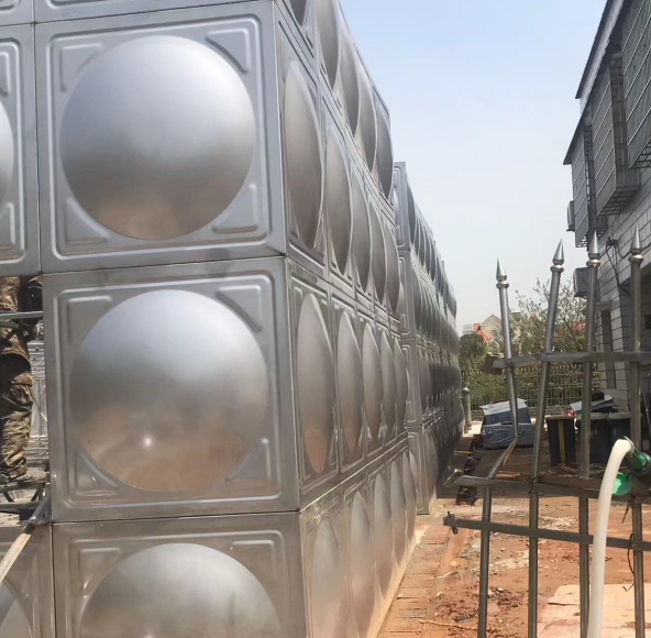 重庆如何计算不锈钢保温水箱的价格？